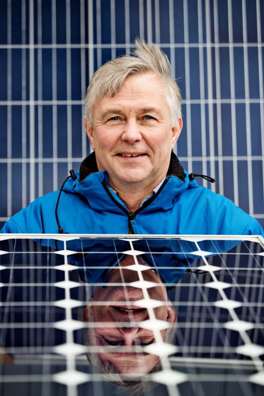 Christer Nyman säger att det inte rör sig om några stora summor solpanelsägare nu måste lägga ut för att ”sälja” sin egen produktion till elnätet.