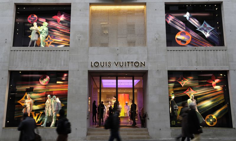 Enligt Forbes besöker Bernard Arnault omkring 25 butiker varje lördag. Både sina egna, som Louis Vuitton, och konkurrenters. Arkivbild.