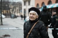 88-åriga Anna-Maria Wredlund vaknade strax före halv fyra när bomben sprängdes en bit ifrån platsen där hon bor.