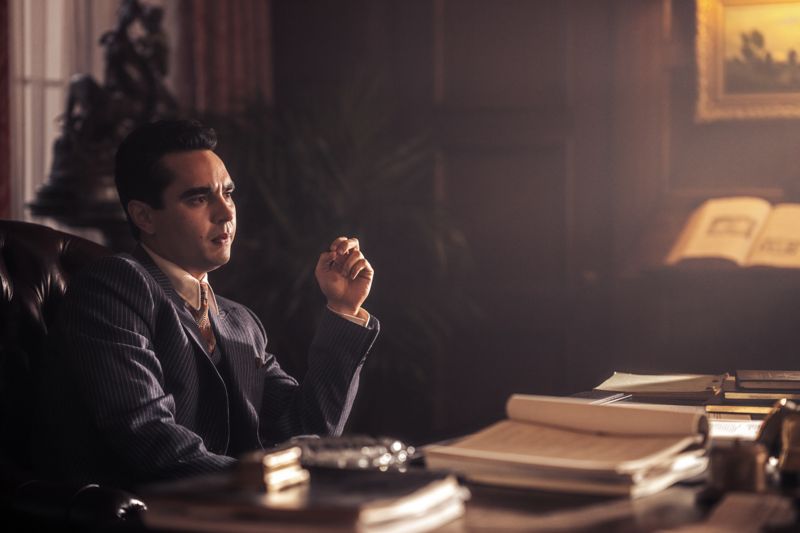 Max Minghella i en berättelse som inspirerad av sanna historier från Drömfabrikens vilda begynnelse.