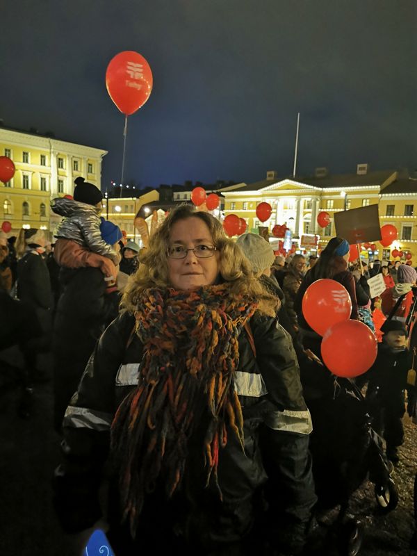 – När barnen mår bra så då mår också vi som jobbar med barnen bra, säger Monika Pensar som jobbar som barnskötare i Helsingfors.