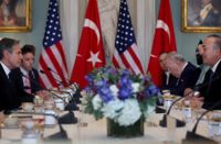 USA:s utrikesminister Antony Blinken och Turkiets utrikesminister Mevlüt Çavusoglu (till höger).