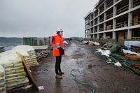 Bilden är tagen när Regatta Resorts projektchef Conrad Planting inspekterade bygget vid Drottningberg i oktober 2021.