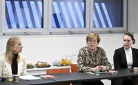 Folktingets ordförande Sandra Bergqvist, Folktingssekreterare Christina Gestrin och Anna Jungner-Nordgren var med och presenterade Folktingets mål för nästa regeringsprogram.