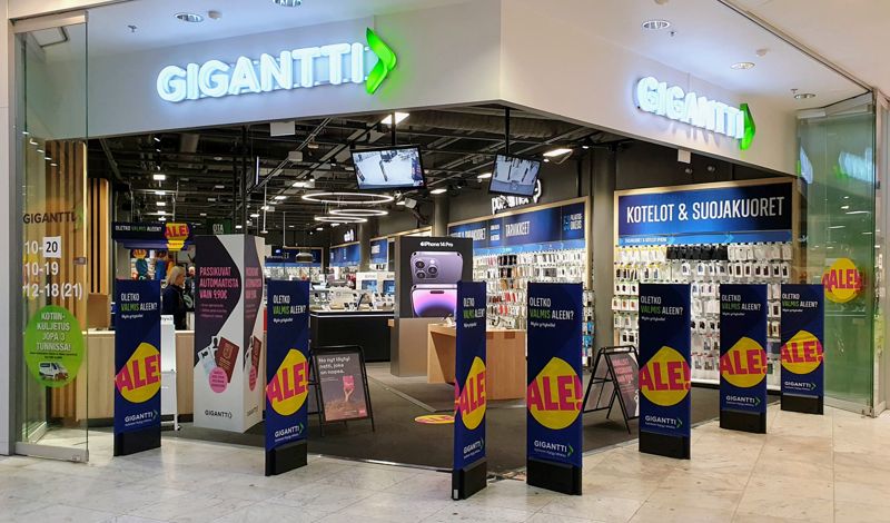Det första tecknet på kundernas ökade försiktighet var minskad efterfrågan på mobiler, säger Niko Sandström på Gigantti.