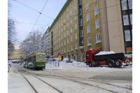 Speciellt på vintern orsakar det smala gatuutrymmet på Skepparegatan problem för spårtrafiken.