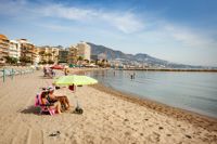 Spanien, och bildens Fuengirola, fortsätter att vara populärt bland finländare. Antalet hjälpbehövande finländare är också störst i just bland annat Spanien.