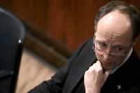 Utrikesutskottets ordförande Jussi Halla-aho (Sannf) säger att Finland skulle få nytta av den avskräckande effekt som Natomedlemskapet ger oberoende av om Sverige är med eller inte.