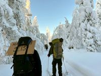 Aktivisterna i Elokapina skidade upp på fjället Aalistunturi igen på lördagen.