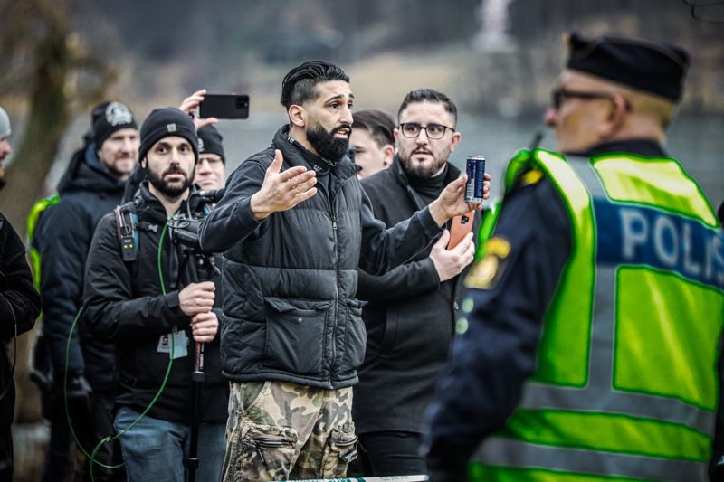 ”Abbe” som har bott tio år i Sverige utmanade Rasmus Paludan när han nedsättande drog alla invandrare över samma kam.