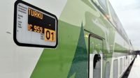 En färsk rapport från två ministerier visar att en ny järnväg mellan Åbo och Helsingfors är långt ifrån lönsam. Dessutom är klimatkonsekvenserna ödesdigra.