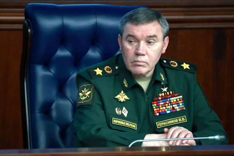 Enligt många bedömare sitter general Valerij Gerasimov löst på sin post som befälhavare för de ryska trupperna i Ukraina. Arkivbild från december.