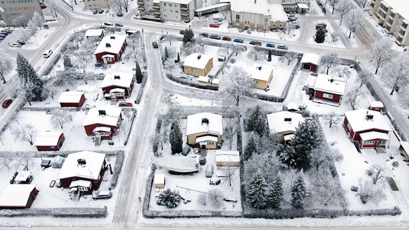 Så här ser Krigarbyn ut, Krigarvägen syns i mitten av bilden.