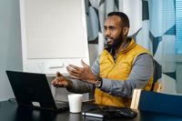 Ahmed Hassan leder rekryteringsföretaget Workfinder.