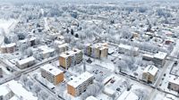 Just nu är det synnerligen lugnt på bostadsmarknaden. Endast aktielägenheter har en liten dragningskraft.