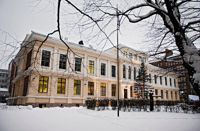 Konstcentret för barn och unga i Helsingfors, Annegården, minskar sin personal med 30 konstpedagoger till hösten. 