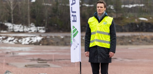 Blastr Green Steel, som planerar storskalig verksamhet i Joddböle i Ingå, kan få sällskap av ett annat företag som sysslar med den gröna omställningen. Vd Hans Fredrik Wittusen besökte området i januari.
