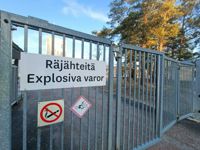 På fredagsmorgonen började det ryka vid en byggnad på Forcits fabriksområde i Hangö.