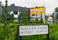 Hotet riktades mot ett tvåspråkigt skolcentrum i Nickby centrum. Arkivbild.