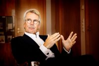 Björn Wahlroos pensioneras från styrelseordförandeposten i vår. Men ett sista stort företagsarrangemang verkar han hinna med.