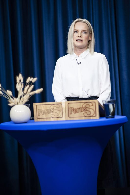 Bara de utlänningar som får välbetalda jobb och som kan bidra till den finländska samhällsekonomin välkomnas av Sannfinländarnas ordförande Riikka Purra.