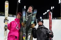 Jon Sallinen (till höger) tillsammans med de två andra medaljörerna Birk Irving och David Wise.