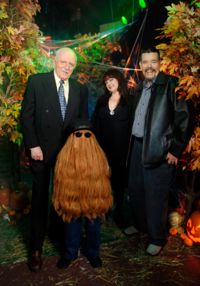 Ken Weatherwax (längst till höger) på e bild från 2006 tillsammans med sina forna "Familjen Addams"-kollegor John Astin, Felix Silla och Lisa Loring.  