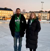 Bandy passar de flesta oavsett ålder, säger Mats Kronvall och Kiia Paljakka.