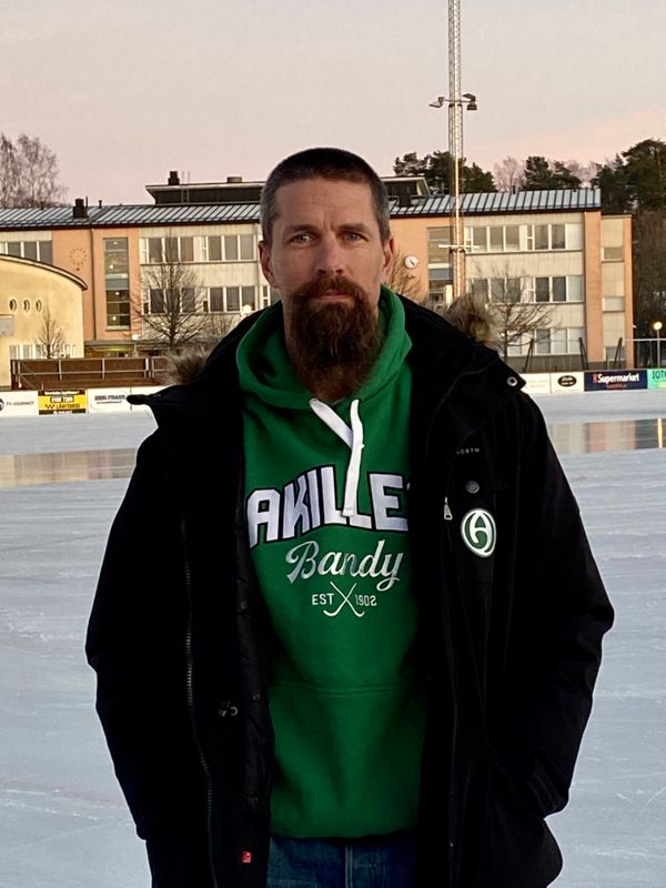 Mats Kronvall tränar Akilles damer.