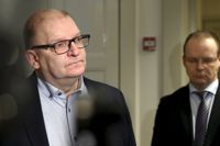 Industrifackets ordförande Riku Aalto säger att facket måste hota med fler strejker än den som bryter ut på onsdag efgtersom arbetsgivarparten inte beaktar inflationen i löneförhandlingarna. Teknologiindustrins vd Jarkko Ruohoniemi var beredd att acceptera medlingsfbudet förra veckan, men facket sade nej.