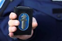Polisen i Helsingfors och Västra Nyland kom den nya ligan på spåret genom spaningsinsatser. Just nu misstänks femton personer för bland annat drog- och vapenbrott. De två huvudmisstänkta är från Södertälje, de övriga infödda finländare.