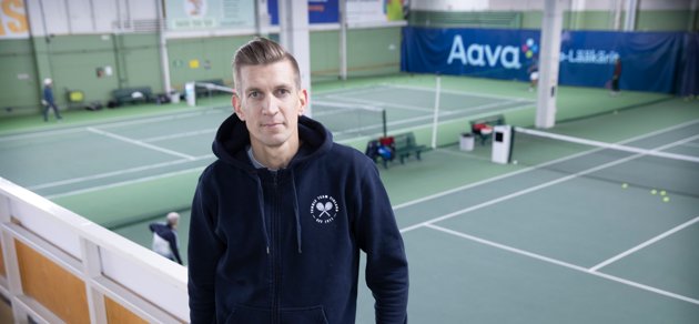 Jarkko Nieminen trivs alltjämt väldigt bra i tennishallen.