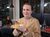 Jenny Hoffströms Runebergstårta, som hon bakat enligt eget recept, vann tävlingen om den bästa Runebergstårtan 2023.
