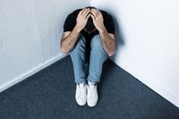Många unga killar upplever att de inte når upp till den stereotyp av framgångsrik man som byggts i offentligheten. Då uppstår djupa rädslor för att vara den som aldrig hittar en partner och aldrig får ligga. Nätdejting är sällan en upplyftande upplevelse för den som är ens lite olycklig.
