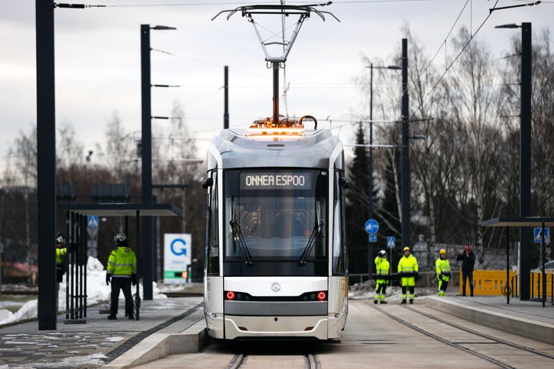 Esbo behöver mera spårtrafik i framtiden. Spårjokern, som nu genomför testkörningar mellan Alberga och Kägelviken, är bara den första i raden av planerade snabbspårvägar.
