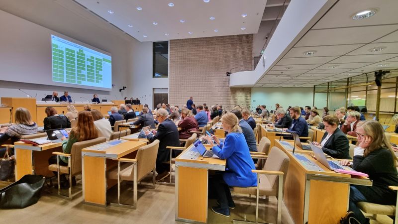 På onsdagen var det Harry Bogomoloff (Saml.) som ledde Helsingfors stadsfullmäktige.