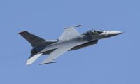 Enligt Ukrainas ledning toppar avancerade stridsflygplan, som till exempel amerikansktillverkade F-16, nu listan över önskade vapen. Arkivbild.