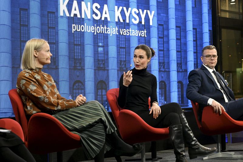Riikka Purra, Sanna Marin och Petteri Orpo på Ilta-Sanomats valdebatt i januari.