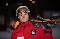 Eftisledare på dagen och skidlärare på kvällen, och ibland ett extra jobb på förmiddagen. 28-åriga Lee Wassell tar emot alla arbetstimmar han får, och längtar efter att få ett fast jobb.