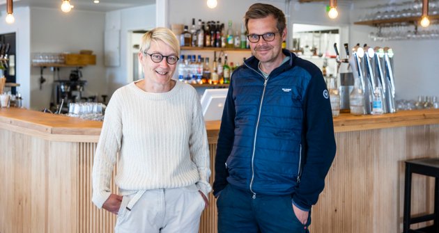 Företagarparet Petra och Mats Rehnström hade hoppats på ett mindre strikt regelverk för när Hangös restauranger får spela musik på uteserveringarna.