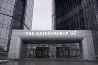Wagnercentret ligger ett stenkast från floden Neva i Sankt Petersburg. Det består av två torn med glasfasad, 16 respektive 23 våningar höga. Ovanför ingången står det ”Privata krigsföretaget Wagner”.