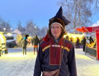 Áslat Holmberg firar den samiska nationaldagen i Jokkmokk.