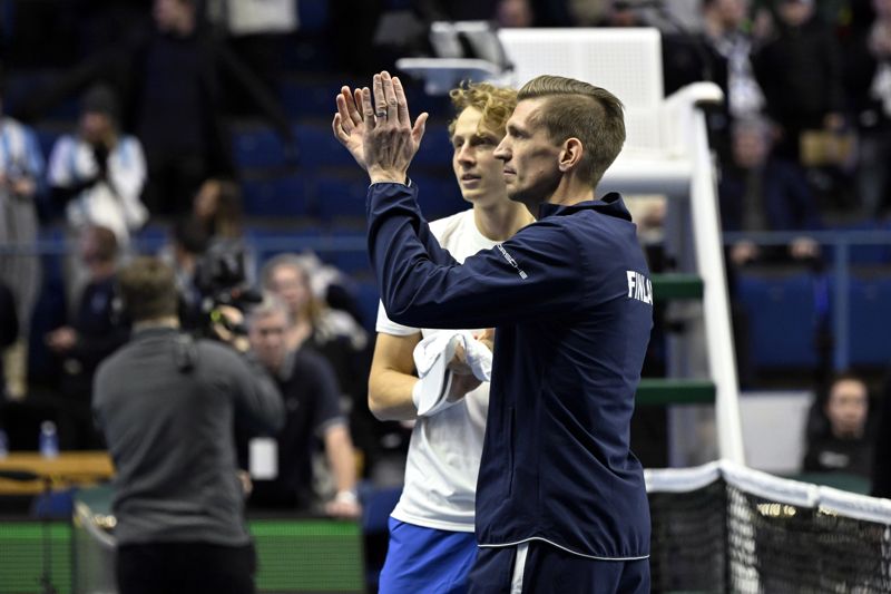 Jarkko Nieminen fick sällskap av Emil Ruusuvuori i ett exklusivt sällskap.