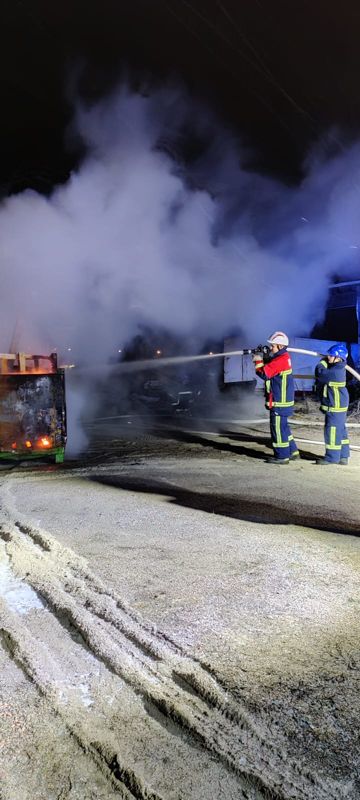 De unga FBK-arna fick öva sig att släcka bränder.