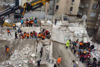Enligt Markus Korhonen, chef för internationell katastrofhjälp vid Röda Korset, kommer troligen även den finska staten att bistå katastrofhjälpen i norra Syrien och sydöstra Turkiet med finansiella medel.