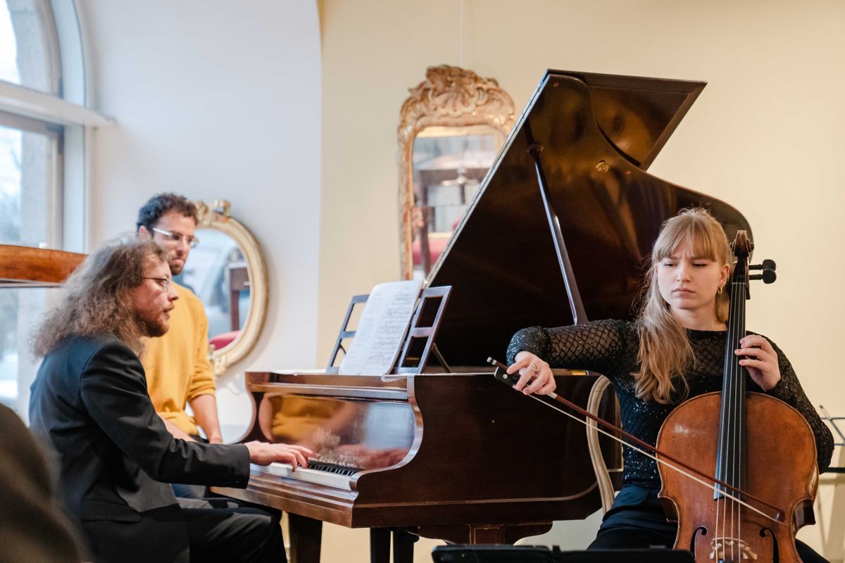 Pianisten Martin Malmgren med cellisten Kristina Winiarski på Cellofests Runebergsdagskonsert.