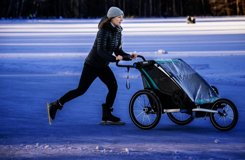 Under vackra vinterveckoslut är det rusning till skridskobanan på Gallträsk, men under vanliga vardagar finns det gott om plats för föräldralediga småbarnsföräldrar, pensionärer och andra som råkar ha en ledig dag att motionera och njuta fartens tjusning.