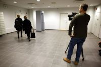 Rättegången inleddes i den så kallade säkerhetssalen i Helsingfors tingsrätt.