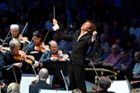 Chefsdirigenten Nicholas Collon och hans utomordentligt koncentrerade RSO-musiker stod för en gedigen insats.