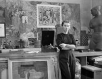 Tove Jansson målade altartavlan i Östermarks kyrka 1953. Fotografiet är taget i ateljén i Helsingfors 1956.